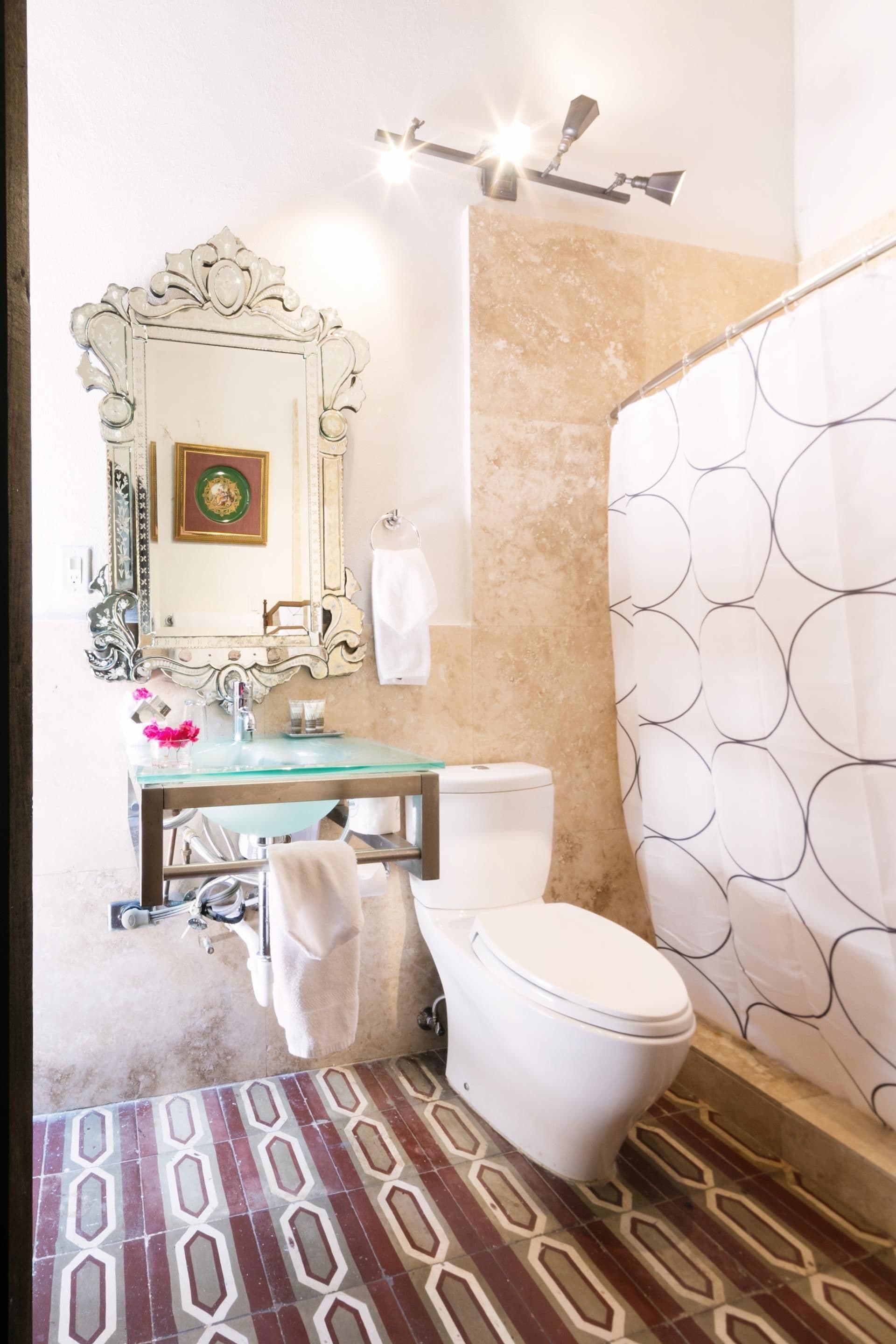 standard room, 1 queen bed | bathroom | shower, hair dryer, towels