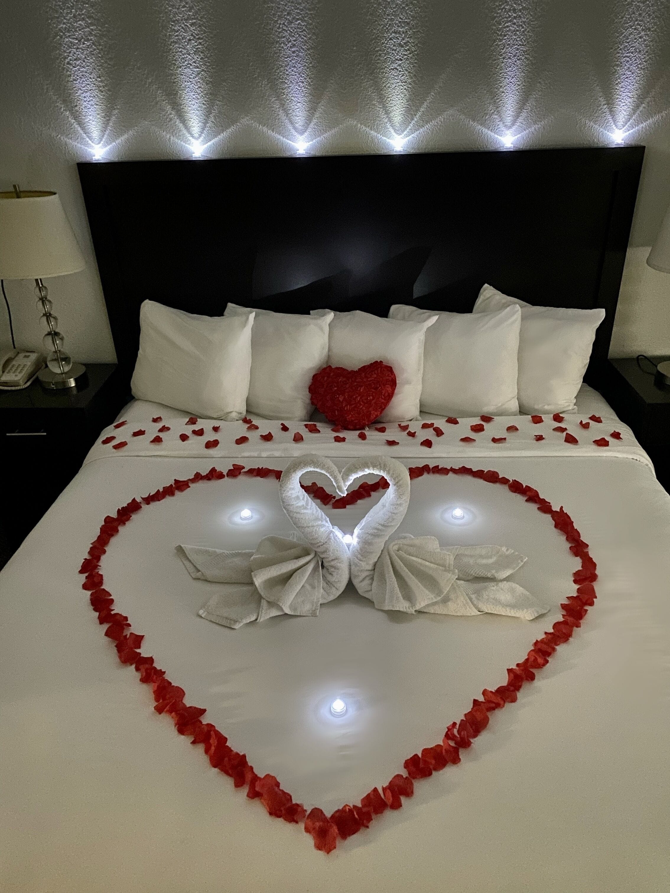 standard room, 1 king bed, non smoking | in-room safe, desk, blackout curtains, iron/ironing board