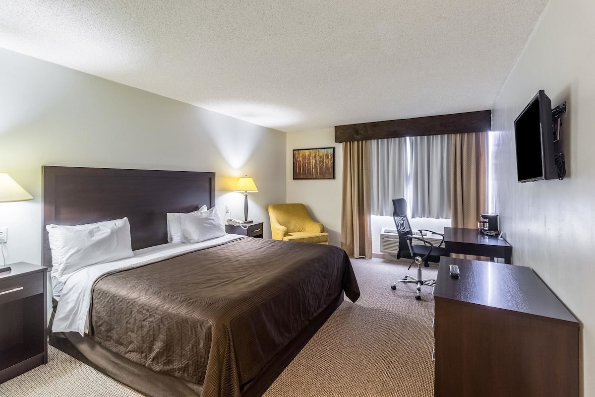 In-room safe, desk, blackout curtains, iron/ironing board