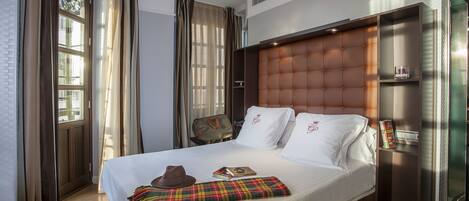 Deluxe Room | Premium bedding, minibar, in-room safe, desk