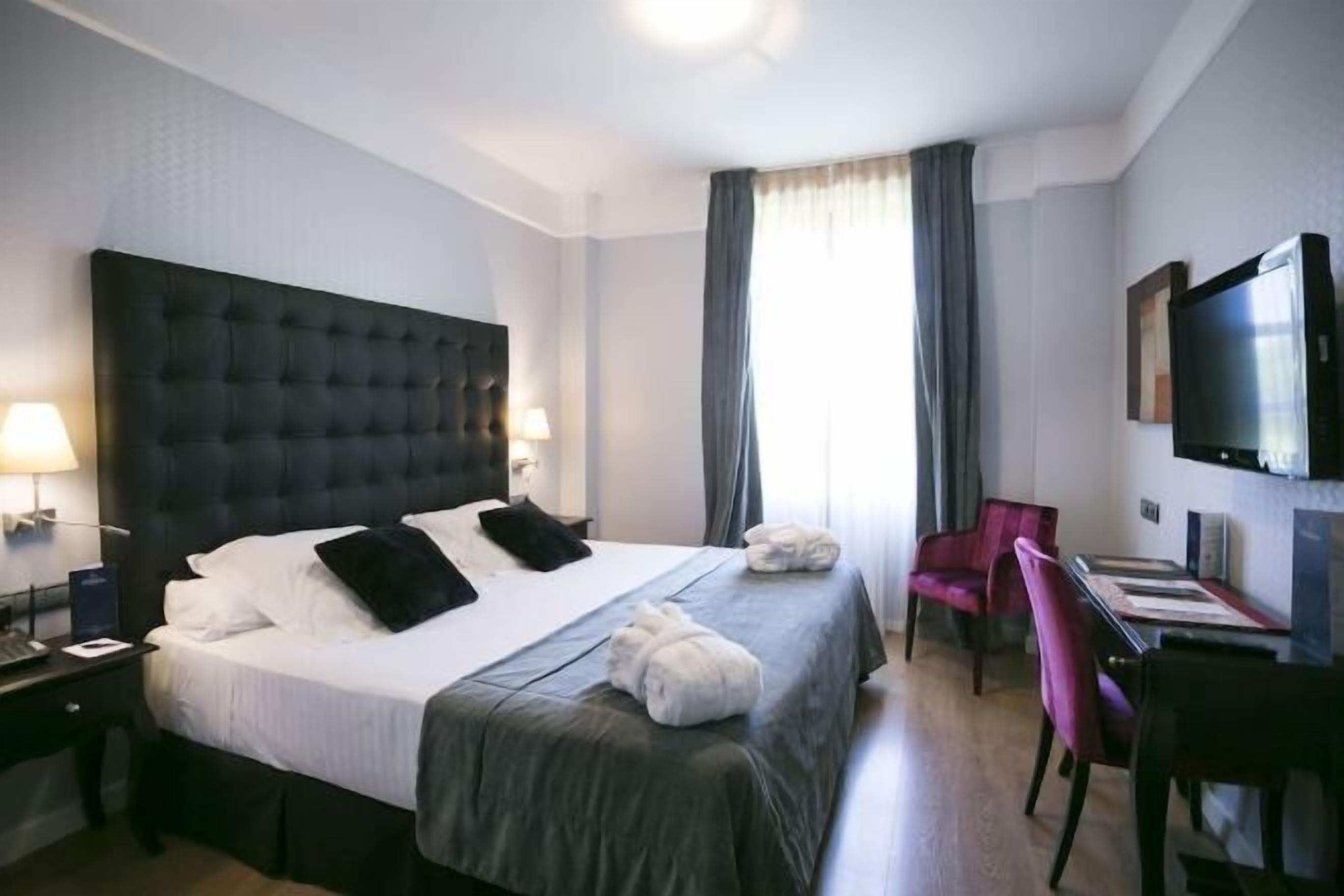 Premium bedding, minibar, in-room safe, desk