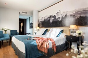 Quarto luxo (Plus) | Roupas de cama premium, frigobar, cofres nos quartos, escrivaninha