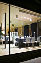 Breakfast, lunch, dinner served; Regional cuisine 