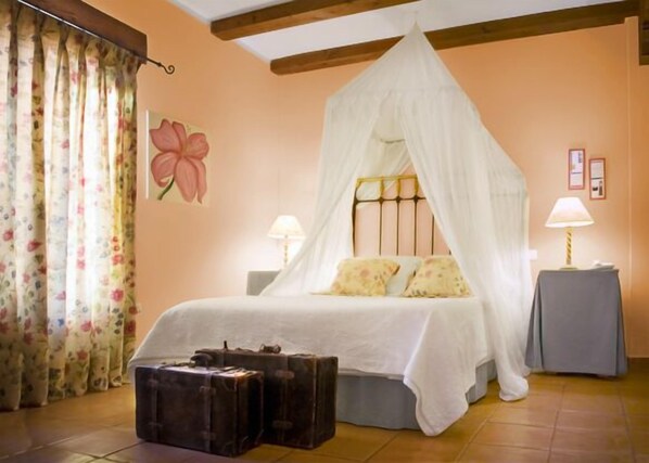 Soundproofing, free WiFi