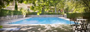 Outdoor pool, pool loungers - La Casita De Cabrejas (Cuenca)