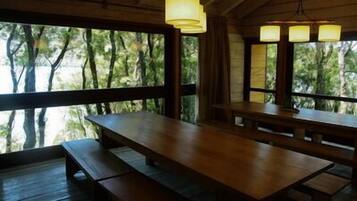 Breakfast, lunch and dinner served