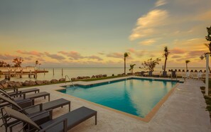 Outdoor pool - Seascape Resort & Marina (Marathon)