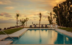 Outdoor pool - Seascape Resort & Marina (Marathon)
