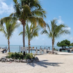 Plage privée, chaises longues, serviettes de plage, kayak