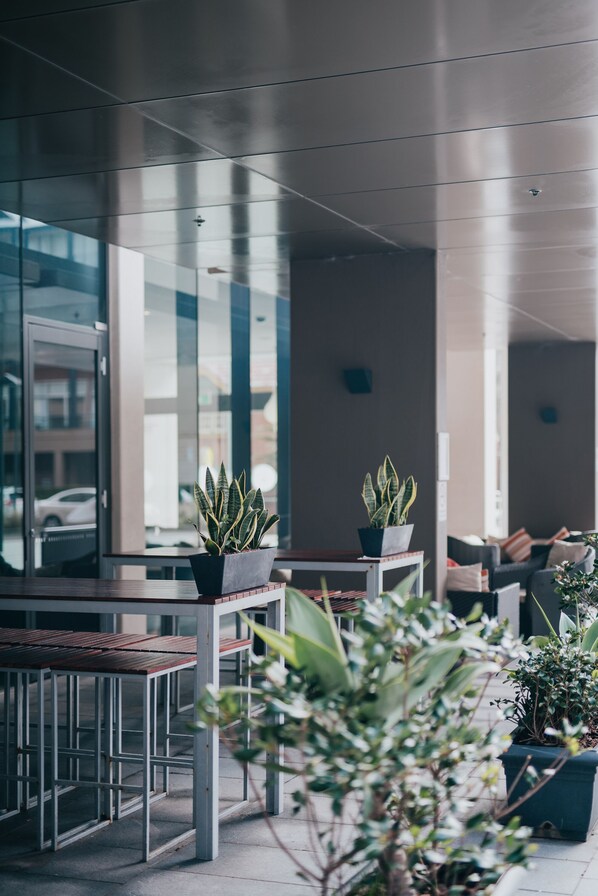 Courtyard - Novotel Newcastle Beach (Newcastle)