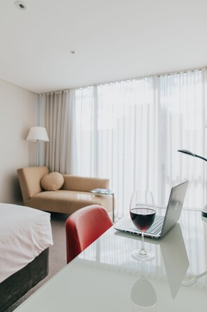 Courtyard view - Novotel Newcastle Beach (Newcastle)