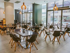 Breakfast, dinner and brunch served - Novotel Newcastle Beach (Newcastle)