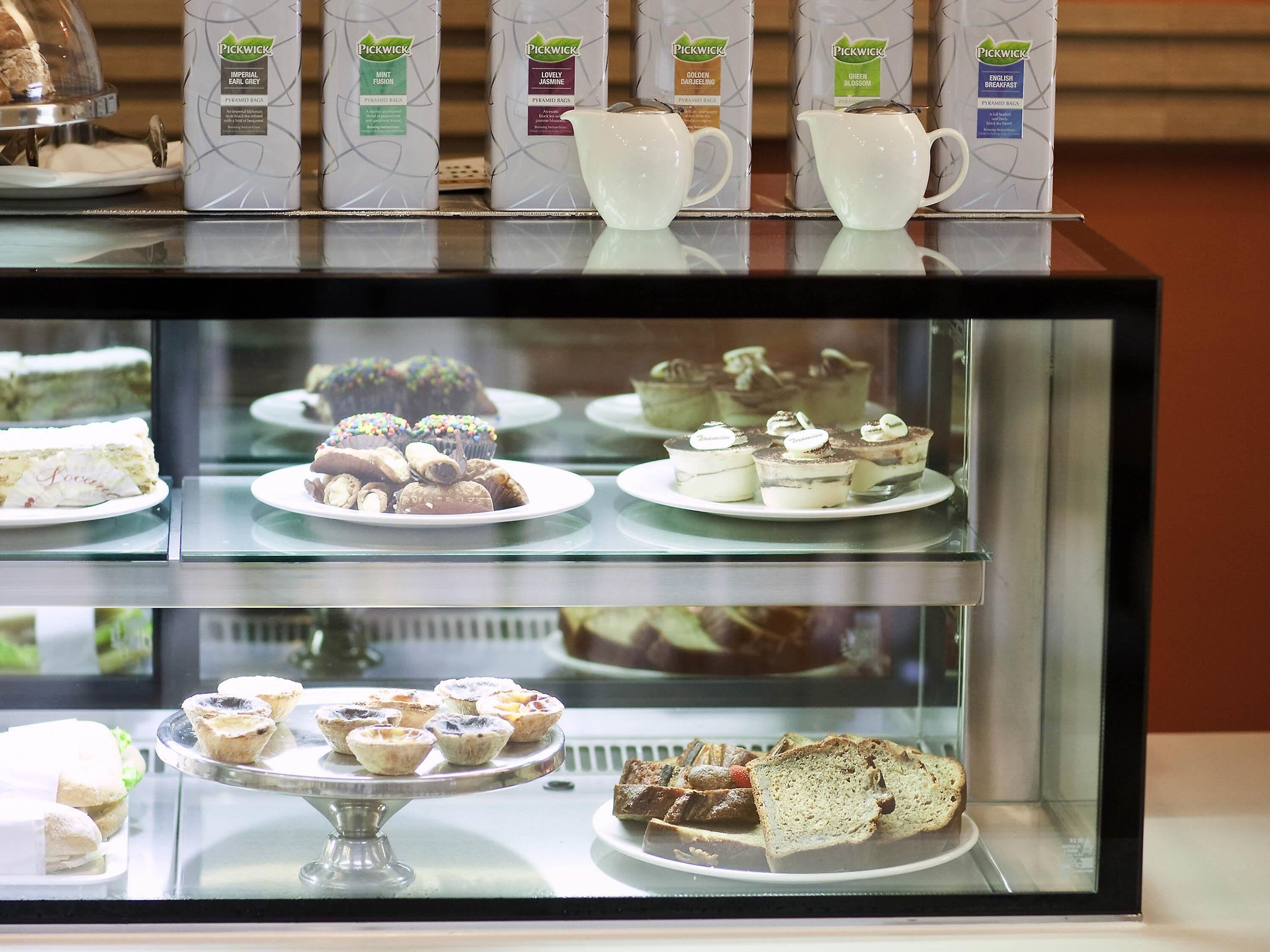 breakfast, dinner, brunch served; al fresco dining