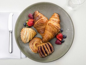 Päivittäinen buffetaamiainen maksusta