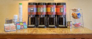Café da manhã com buffet grÔtis todos os dias