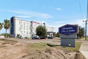Exterior - Hampton Inn & Suites McAllen (McAllen)