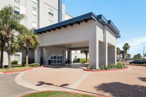 تفاصيل الفندق من الخارج