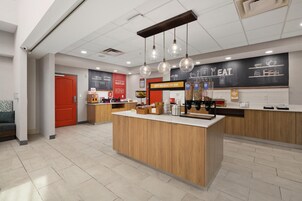 Café da manhã com buffet grátis todos os dias