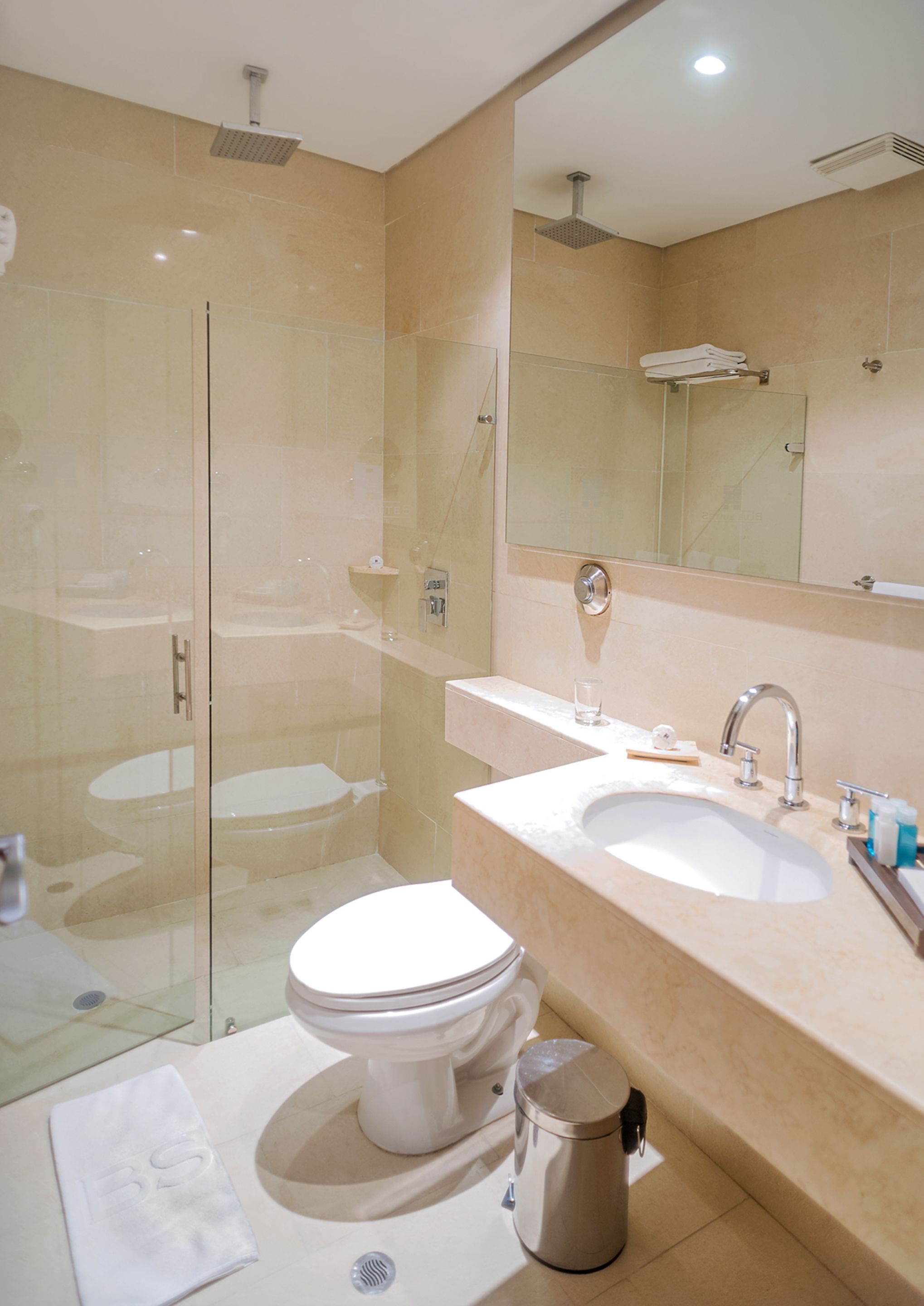 shower, rainfall showerhead, free toiletries, towels