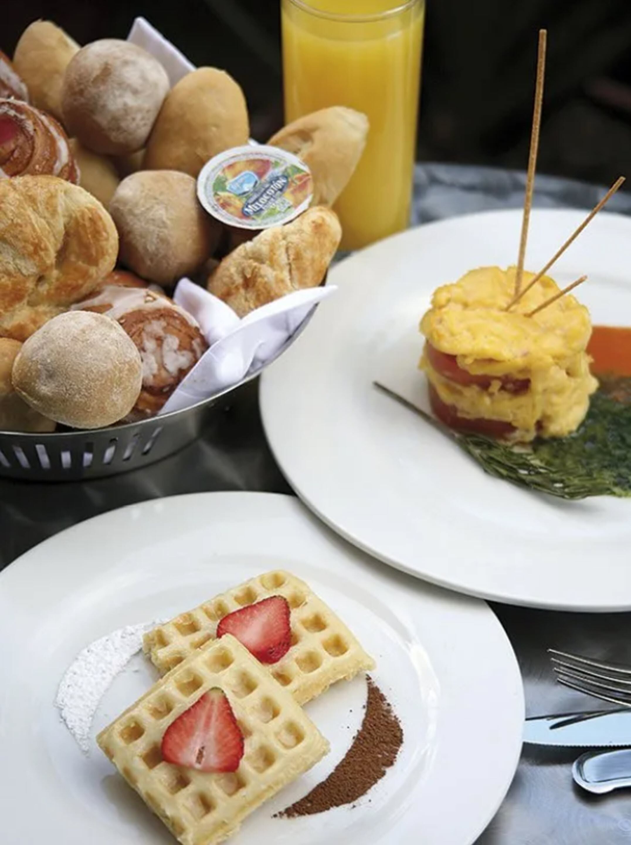 daily full breakfast (cop 32400 per person)