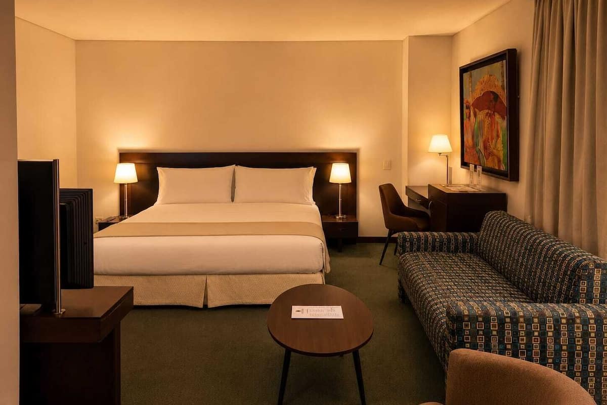 Ropa de cama de alta calidad y minibar 