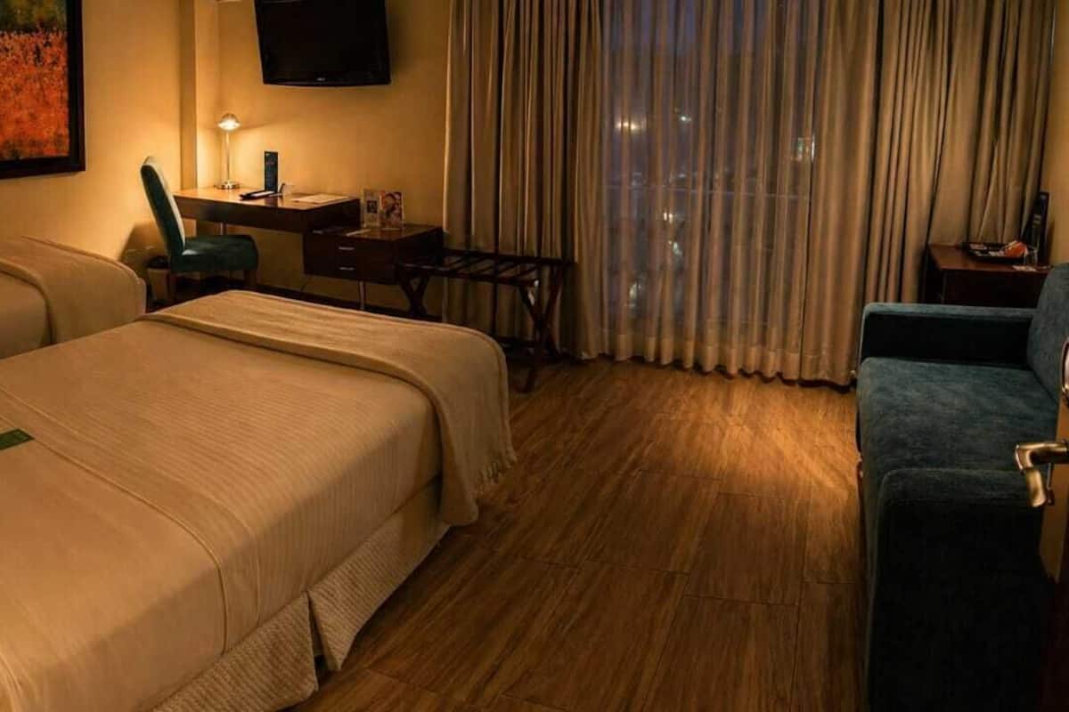 Ropa de cama de alta calidad y minibar 