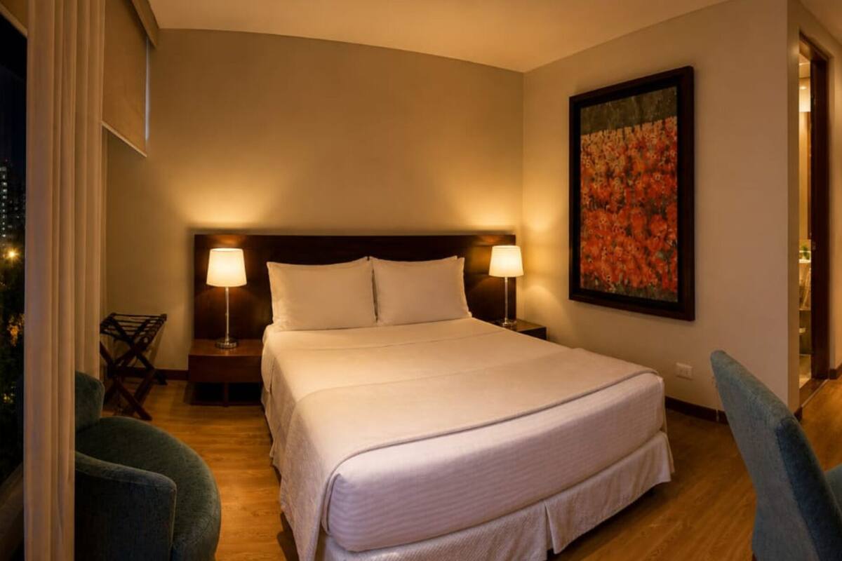 Ropa de cama de alta calidad y minibar 