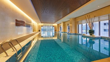 Indendørs pool