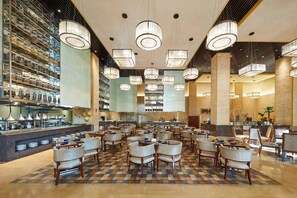 3 restaurants; breakfast, lunch, dinner and brunch served