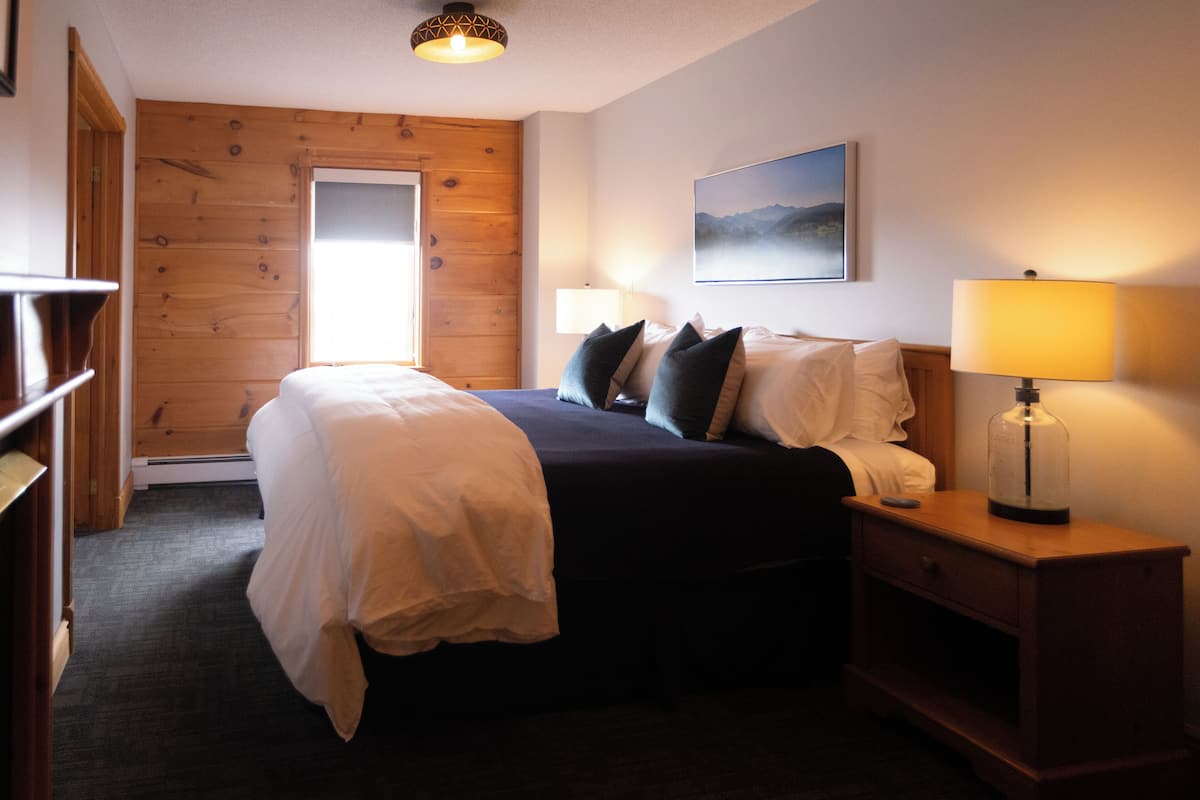 1 habitación, tabla de planchar con plancha, wifi gratis y ropa de cama