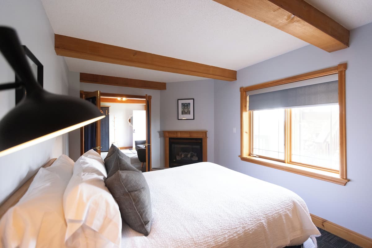 1 habitación, tabla de planchar con plancha, wifi gratis y ropa de cama