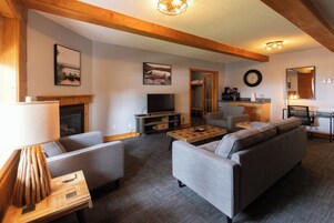 Deluxe Suite, Multiple Beds, Kitchenette, Lake View | Living area | 42-inch LCD TV with premium channels, TV