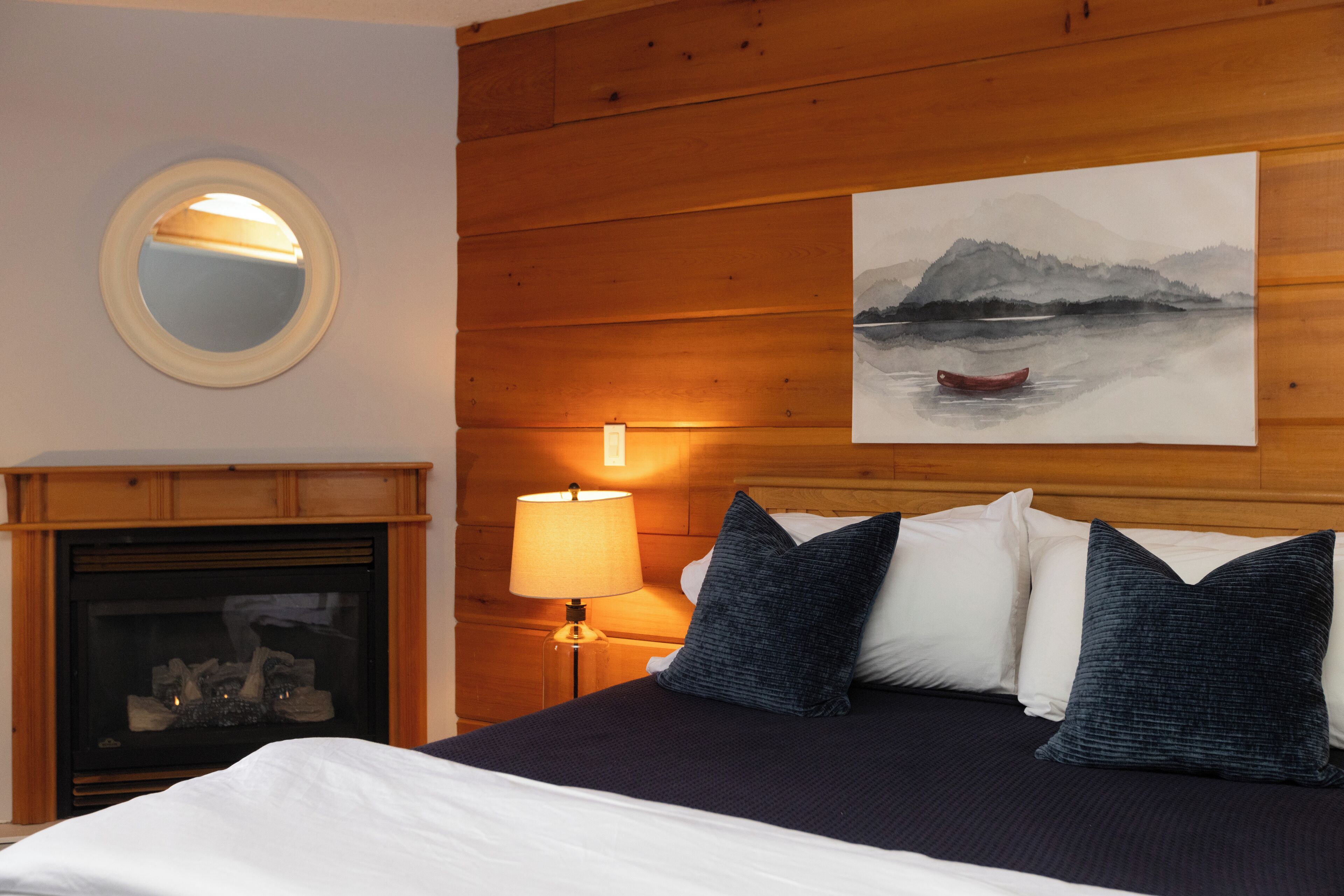 Classic Studio, 1 Queen Bed, Fireplace, Lake View | Living area | 42-inch LCD TV with premium channels, TV