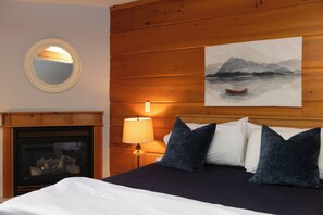 Classic-Studio, 1 Queen-Bett, Kamin, Seeblick | Wohnbereich