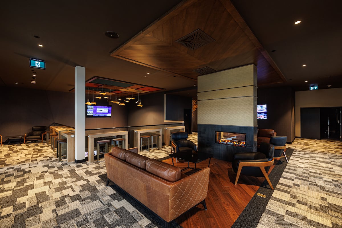 breakfast and dinner served, international cuisine