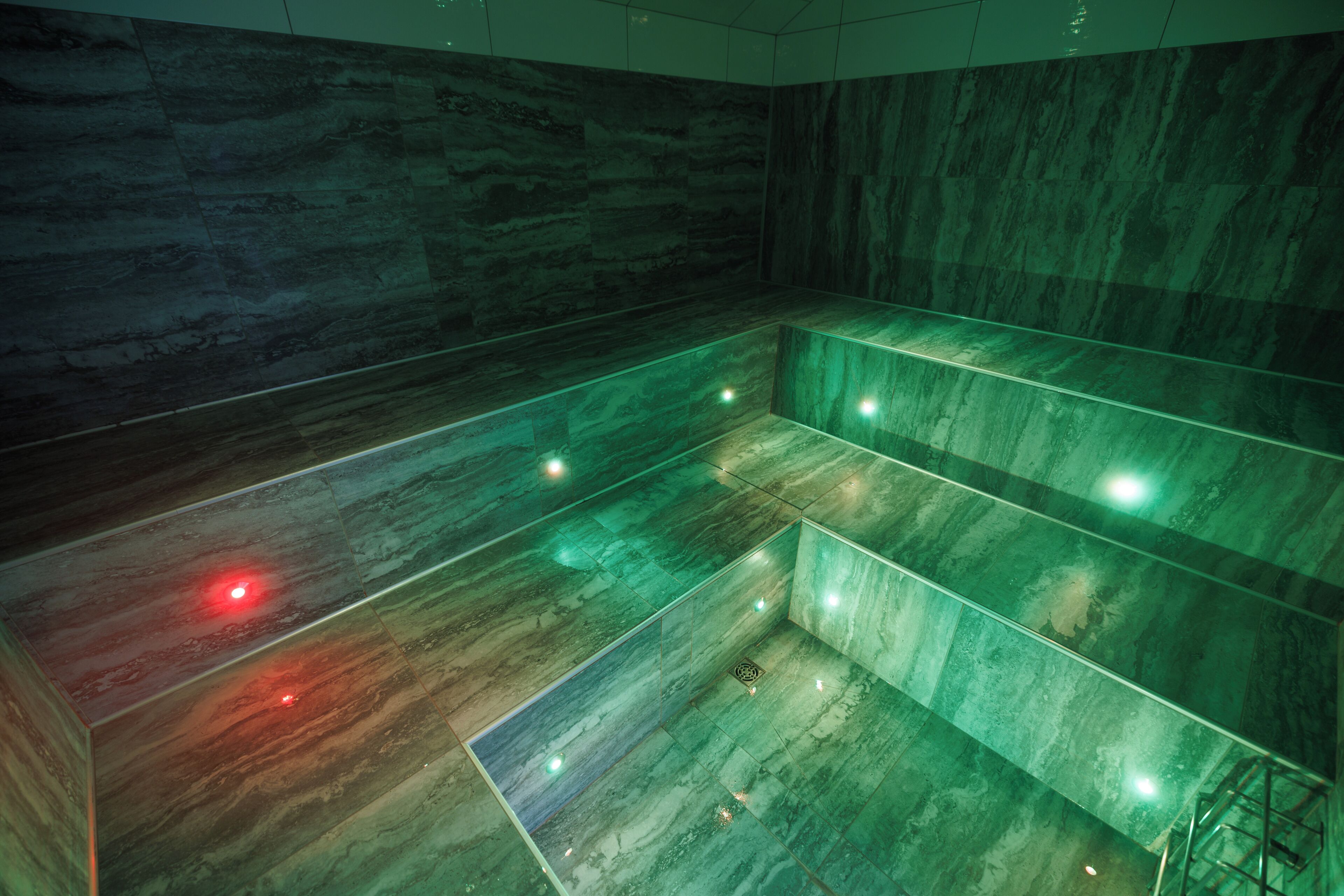 Espace de soins pour les couples, sauna, bain à remous, hammam