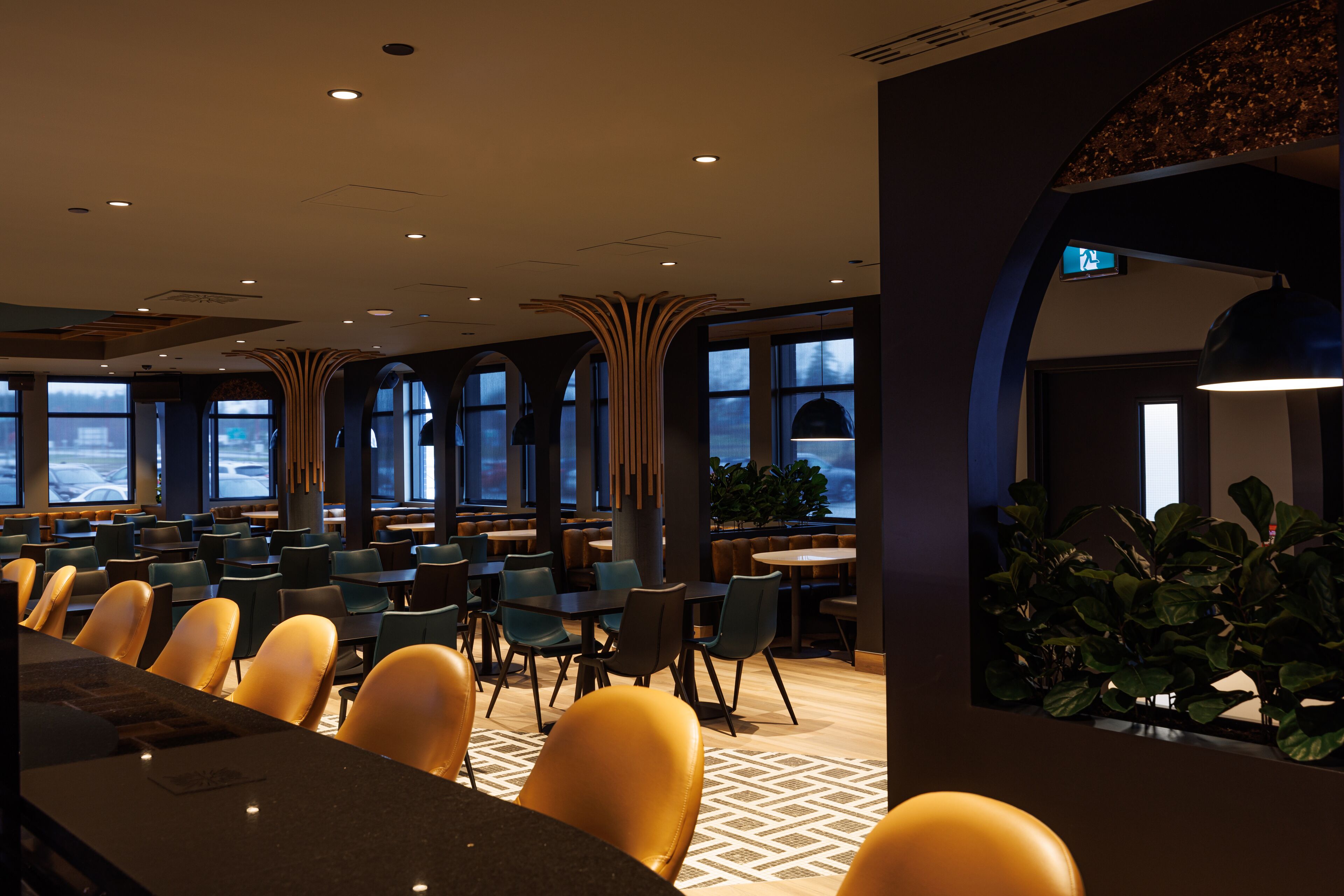 breakfast and dinner served, international cuisine