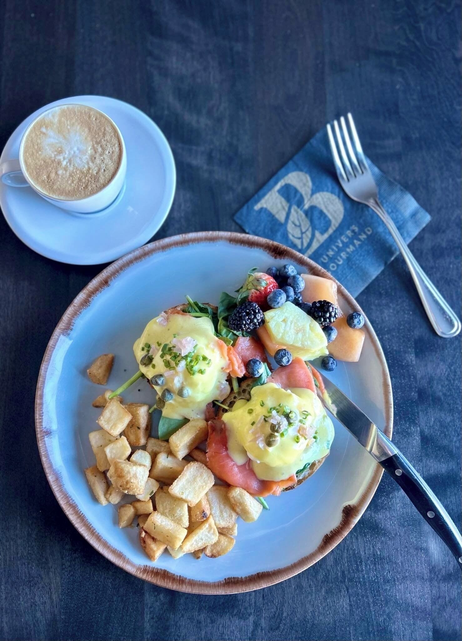 breakfast and dinner served, international cuisine