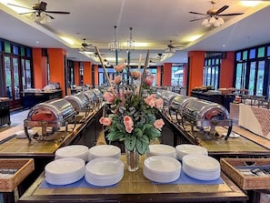 Daily full breakfast (THB 220 per person)