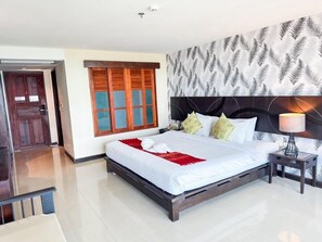 Deluxe Room, 1 King Bed | Minibar, in-room safe, laptop workspace - Pattawia Resort & Spa (Pranburi)