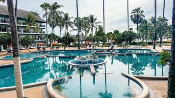 4 outdoor pools, open 7:00 AM to 7:00 PM, pool umbrellas, pool loungers