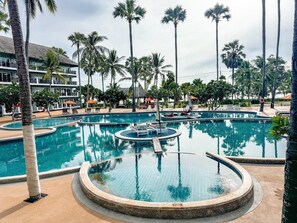 4 outdoor pools, open 7:00 AM to 7:00 PM, pool umbrellas, sun loungers - Pattawia Resort & Spa (Pranburi)
