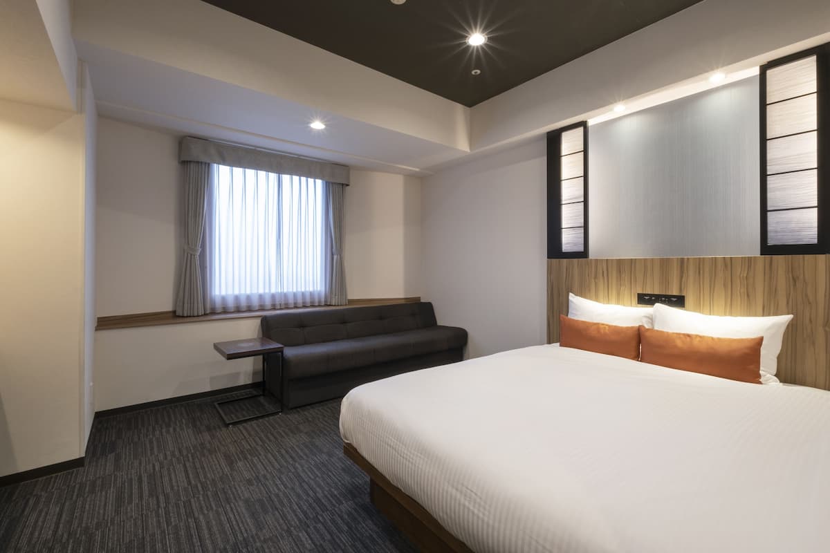 1 bedroom, premium bedding, down duvets, in-room safe
