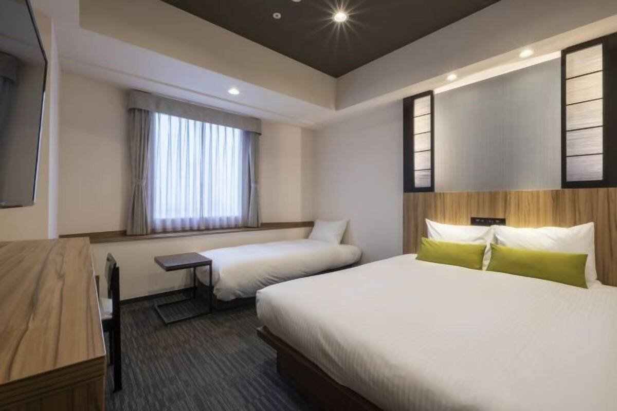 1 Schlafzimmer, hochwertige Bettwaren, Daunenbettdecken, Zimmersafe