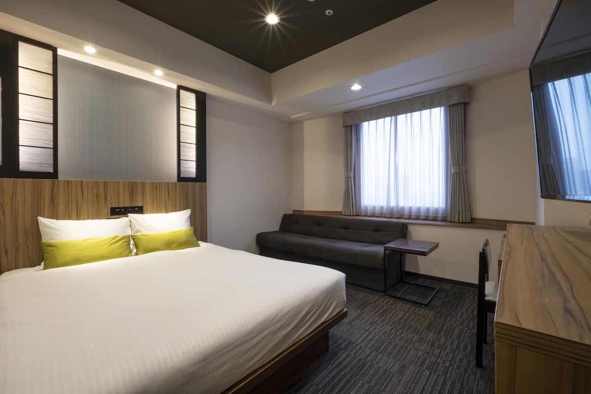 1 bedroom, premium bedding, down duvets, in-room safe