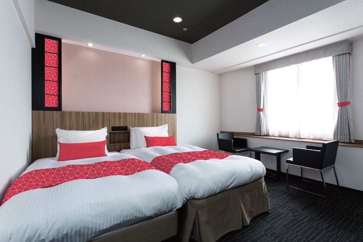 1 bedroom, premium bedding, down duvets, in-room safe