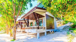 A modern building with a covered outdoor area, surrounded by trees. - Haadson Resort (Ko Pha-ngan)