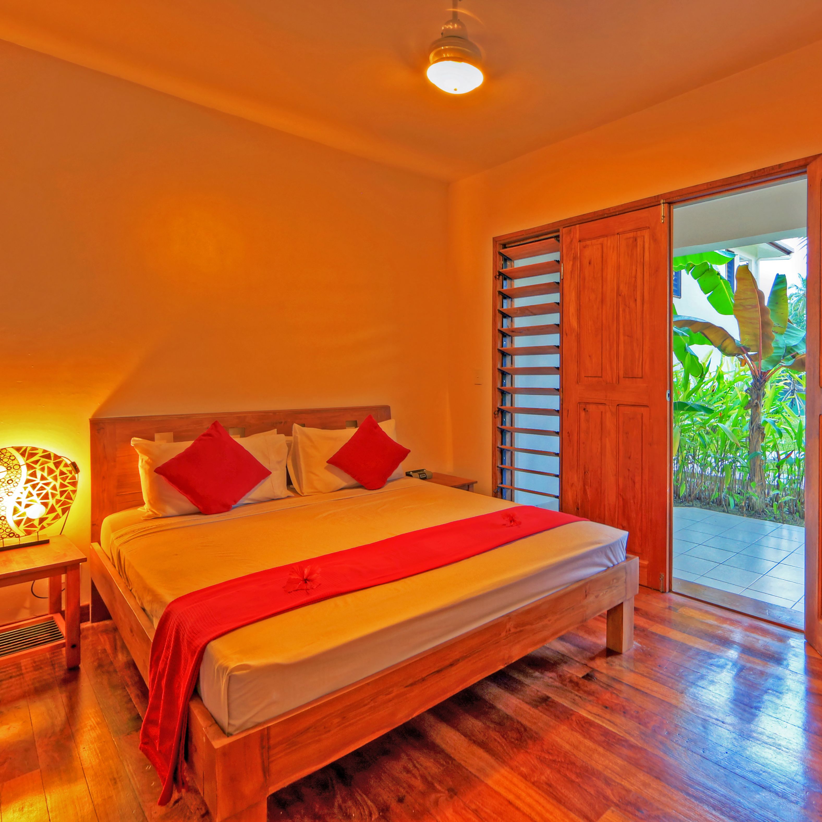 tropical 2-bedroom apartment | in-room safe, individually decorated, iron/ironing board