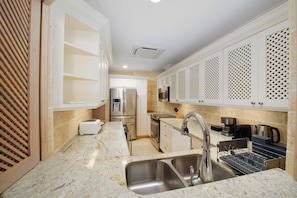 Premium Room, 1 Bedroom | Private kitchen