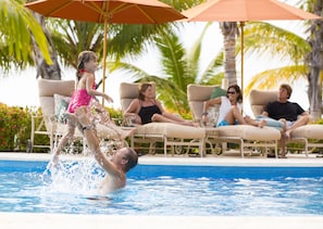 2 outdoor pools